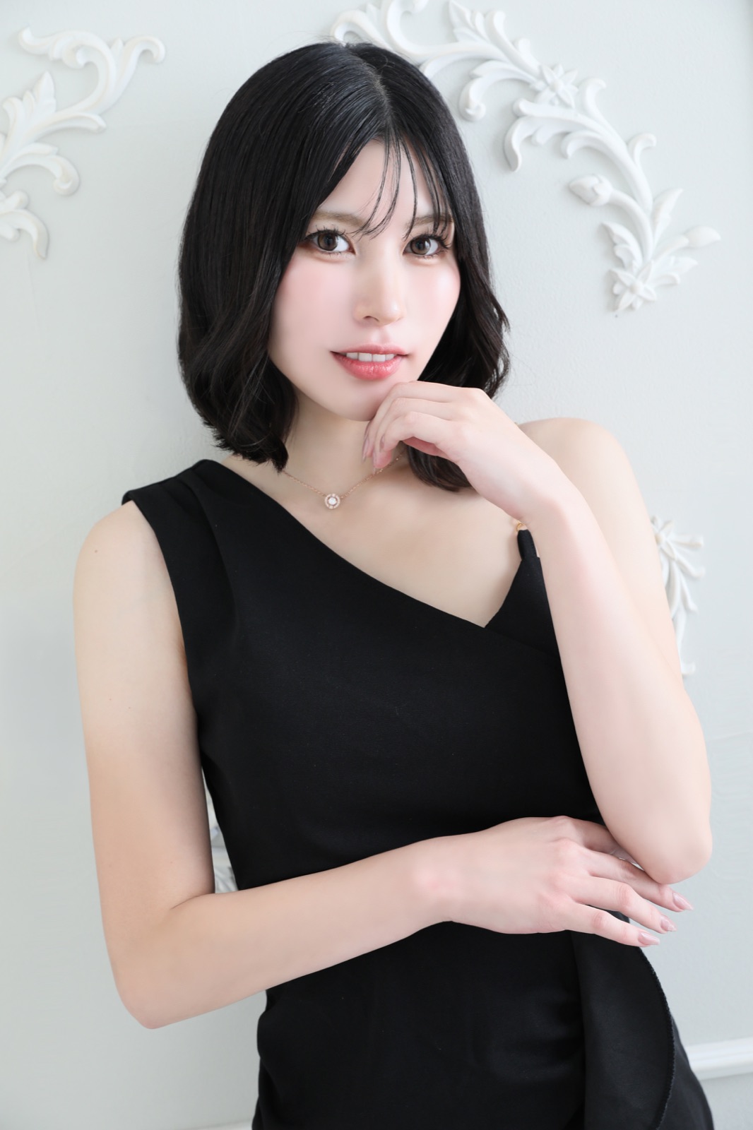 黒いドレスのキャスト